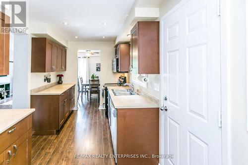 6969 Pamplona Mews, Mississauga, ON - Indoor Photo Showing Kitchen With Double Sink