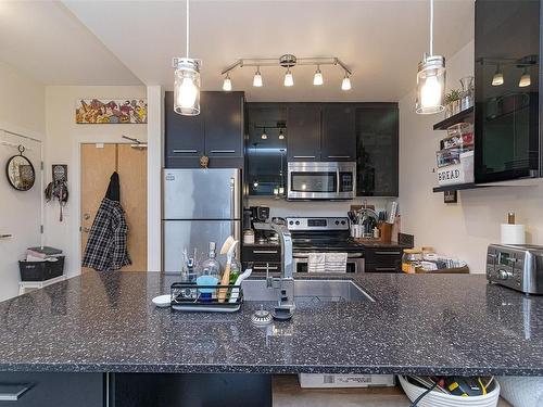 445-2871 Jacklin Rd, Langford, BC - Indoor Photo Showing Kitchen With Double Sink With Upgraded Kitchen