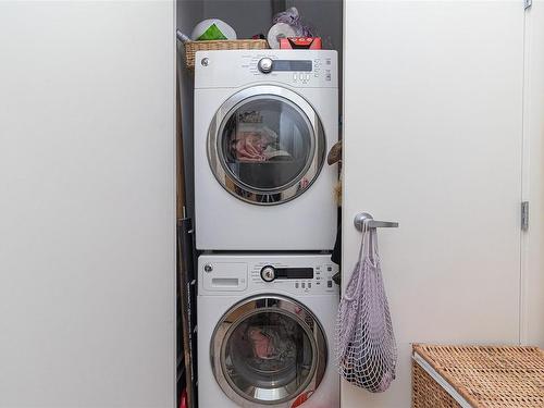 445-2871 Jacklin Rd, Langford, BC - Indoor Photo Showing Laundry Room