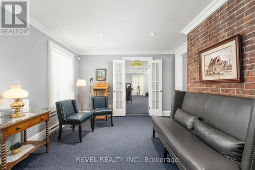 415 Regent Street, Niagara-On-The-Lake, ON - Indoor Photo Showing Living Room