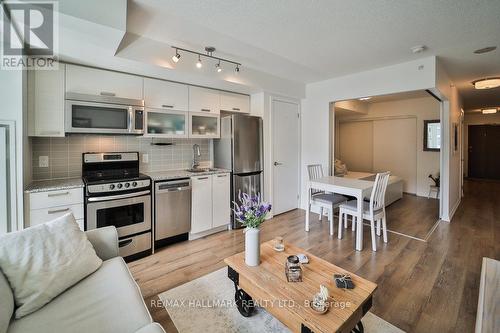 711 - 68 Abell Street, Toronto, ON - Indoor Photo Showing Kitchen