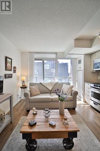 711 - 68 Abell Street, Toronto, ON - Indoor Photo Showing Living Room