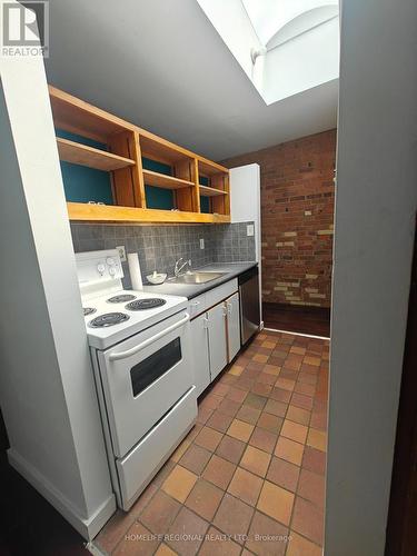 130 Shuter Street, Toronto, ON - Indoor Photo Showing Kitchen