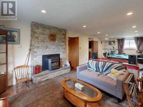 3638 Manitoba Ave, Powell River, BC - Indoor Photo Showing Living Room With Fireplace