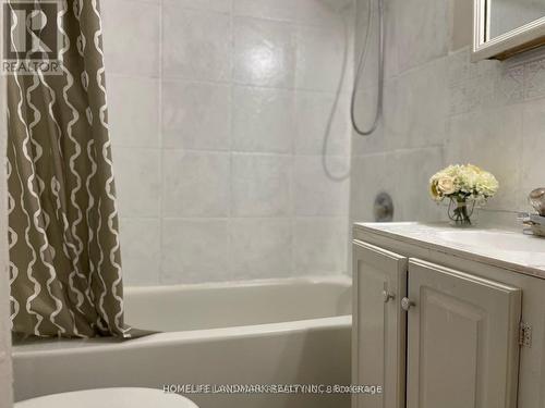 265 Elgin Mills Road W, Richmond Hill, ON - Indoor Photo Showing Bathroom