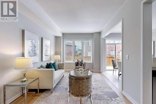 135 Knott End Crescent, Newmarket (Glenway Estates), ON - Indoor Photo Showing Living Room