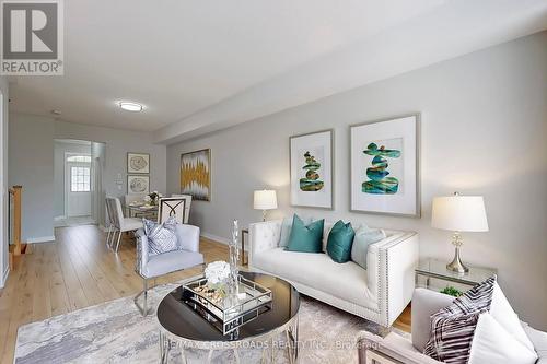 135 Knott End Crescent, Newmarket (Glenway Estates), ON - Indoor Photo Showing Living Room