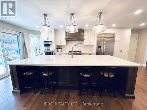 6 Edgecombe Terrace, Springwater, ON - Indoor Photo Showing Kitchen With Upgraded Kitchen