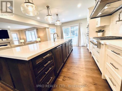 6 Edgecombe Terrace, Springwater, ON - Indoor Photo Showing Kitchen With Upgraded Kitchen