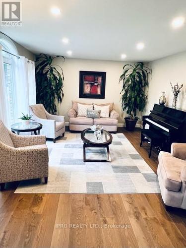 6 Edgecombe Terrace, Springwater, ON - Indoor Photo Showing Living Room