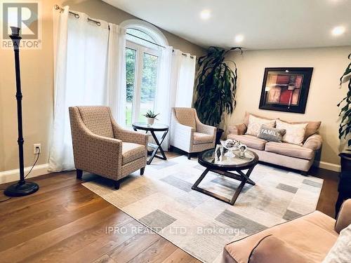 6 Edgecombe Terrace, Springwater, ON - Indoor Photo Showing Living Room