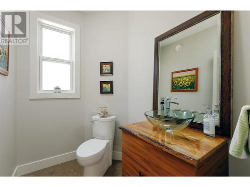 2822 Ourtoland Road, West Kelowna, BC - Indoor Photo Showing Bathroom