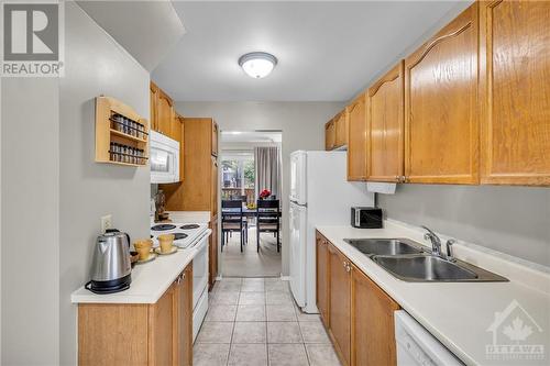 1548 Briarfield Crescent, Ottawa, ON - Indoor Photo Showing Kitchen With Double Sink