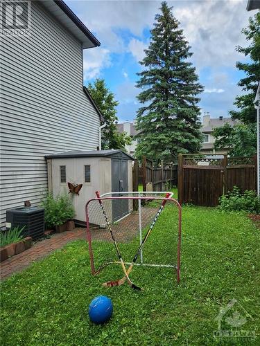 Good space between the houses - 1548 Briarfield Crescent, Ottawa, ON - Outdoor
