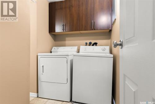212 Gore Place, Regina, SK - Indoor Photo Showing Laundry Room