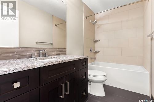 27 College Crescent, White City, SK - Indoor Photo Showing Bathroom