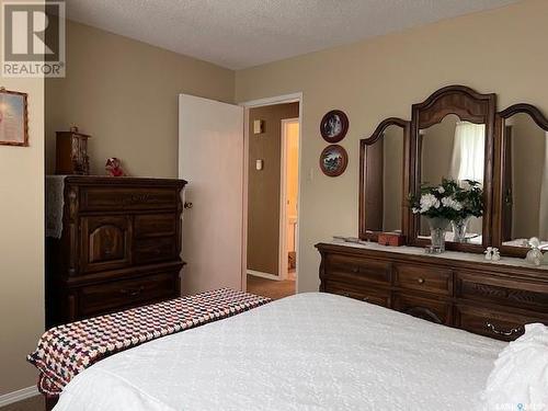 990 Hawthorne Crescent, Moose Jaw, SK - Indoor Photo Showing Bedroom