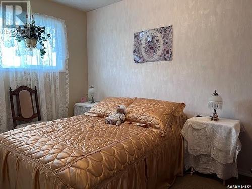 990 Hawthorne Crescent, Moose Jaw, SK - Indoor Photo Showing Bedroom
