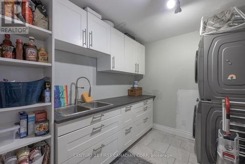 1453 Kostis Avenue, London, ON - Indoor Photo Showing Laundry Room