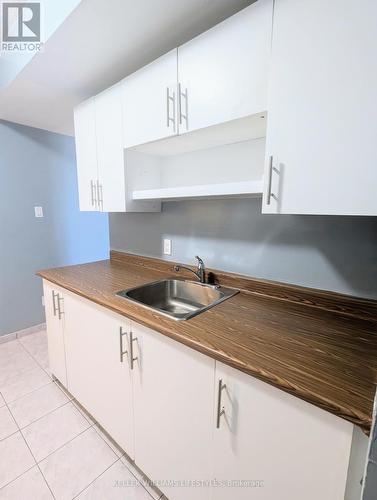 112 - 1105 Jalna Boulevard, London, ON - Indoor Photo Showing Kitchen