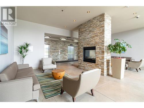 2040 Springfield Road Unit# 608, Kelowna, BC - Indoor Photo Showing Living Room With Fireplace