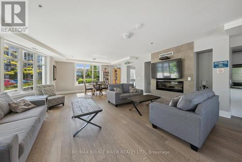 301 - 680 Gordon Street, Whitby, ON - Indoor Photo Showing Living Room