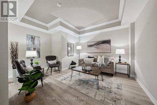 301 - 680 Gordon Street, Whitby, ON - Indoor Photo Showing Living Room