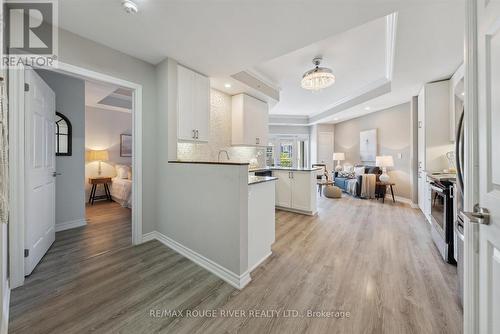 301 - 680 Gordon Street, Whitby, ON - Indoor Photo Showing Kitchen