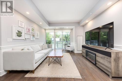 201 - 3018 Yonge Street, Toronto, ON - Indoor Photo Showing Living Room