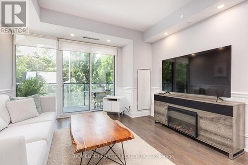 201 - 3018 Yonge Street, Toronto, ON - Indoor Photo Showing Living Room
