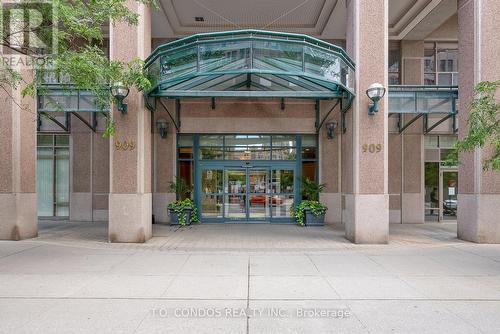 2002 - 909 Bay Street, Toronto, ON - Outdoor