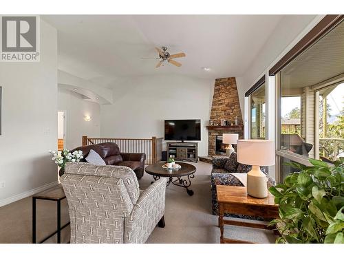 11150 Maddock Avenue, Lake Country, BC - Indoor Photo Showing Living Room