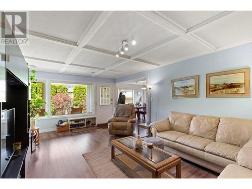 11150 Maddock Avenue, Lake Country, BC - Indoor Photo Showing Living Room