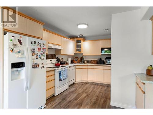 11150 Maddock Avenue, Lake Country, BC - Indoor Photo Showing Kitchen