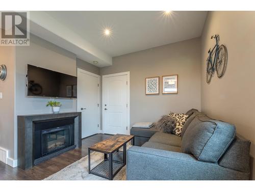 596 Braid Street, Penticton, BC - Indoor Photo Showing Living Room With Fireplace