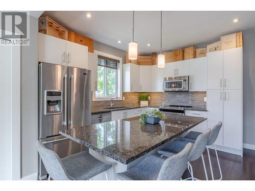 596 Braid Street, Penticton, BC - Indoor Photo Showing Kitchen With Stainless Steel Kitchen With Upgraded Kitchen