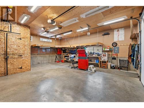3641 Weston Road, Kelowna, BC - Indoor Photo Showing Garage