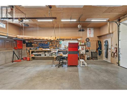 3641 Weston Road, Kelowna, BC - Indoor Photo Showing Garage