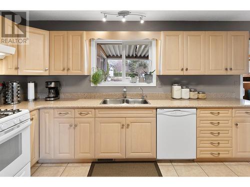 3641 Weston Road, Kelowna, BC - Indoor Photo Showing Kitchen With Double Sink