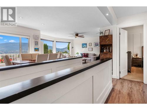 156 Dartmouth Place, Penticton, BC - Indoor Photo Showing Kitchen