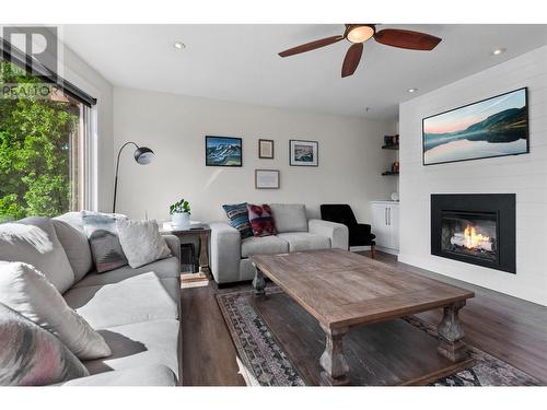 156 Dartmouth Place, Penticton, BC - Indoor Photo Showing Living Room With Fireplace