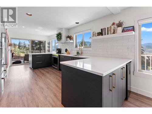 156 Dartmouth Place, Penticton, BC - Indoor Photo Showing Kitchen