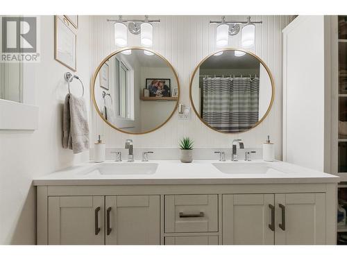 156 Dartmouth Place, Penticton, BC - Indoor Photo Showing Bathroom