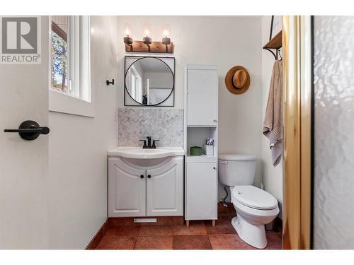 156 Dartmouth Place, Penticton, BC - Indoor Photo Showing Bathroom