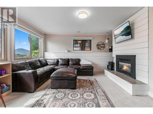156 Dartmouth Place, Penticton, BC - Indoor Photo Showing Living Room With Fireplace