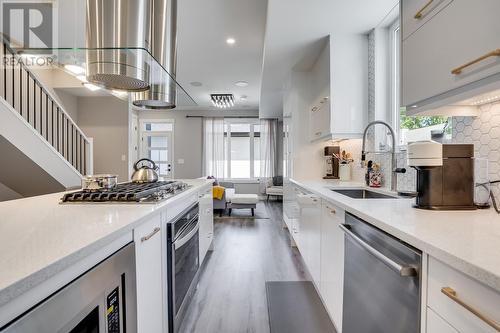 800 Morrison Avenue Unit# 3, Kelowna, BC - Indoor Photo Showing Kitchen With Upgraded Kitchen