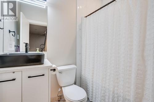 800 Morrison Avenue Unit# 3, Kelowna, BC - Indoor Photo Showing Bathroom
