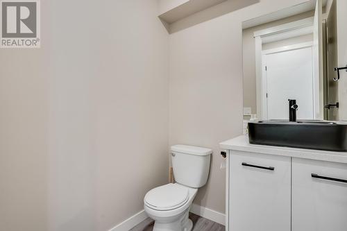 800 Morrison Avenue Unit# 3, Kelowna, BC - Indoor Photo Showing Bathroom