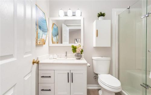 578 Trafford Crescent, Oakville, ON - Indoor Photo Showing Bathroom