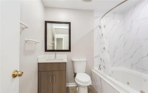 578 Trafford Crescent, Oakville, ON - Indoor Photo Showing Bathroom